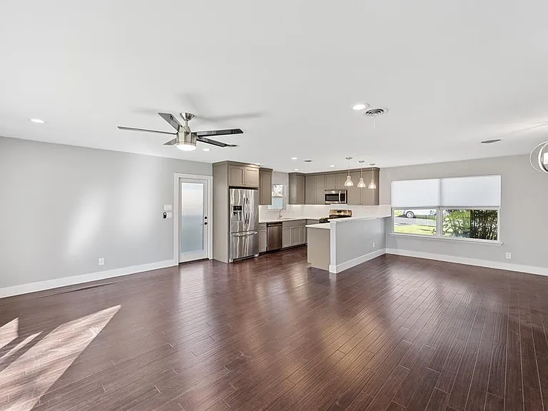 1305 Glenwood Dr — Photo 3