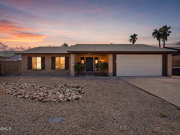 3rd image of 1029 W CARTER Drive