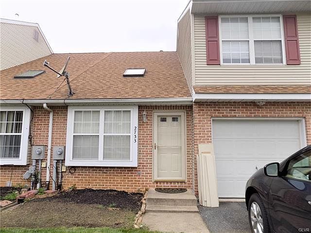 1st image of 2733 Victoria Ln