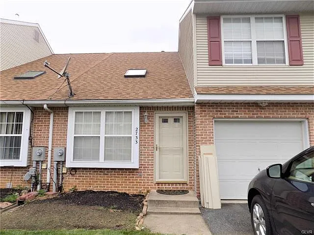 2733 Victoria Ln photo 1