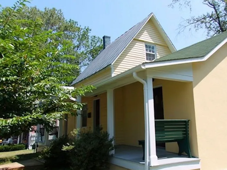 215 Culpeper St #A — Photo 2