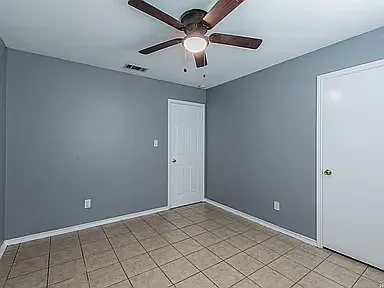 5835 Midcrown Dr — Photo 4