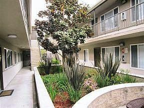 2nd image of 842 Cerritos Ave APT 3