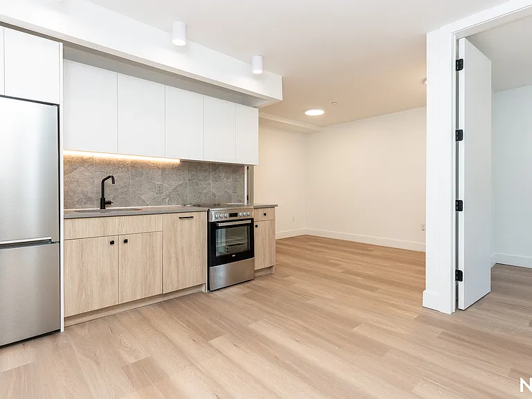 589 Knickerbocker Ave #2B — Photo 1