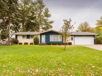 127 S Woodlawn St, Zeeland, MI, 49464