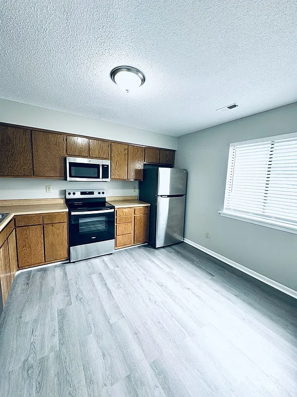 2 bed, 1.0 bath, 960 sqft, $1,195 — Photo 2