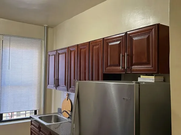 88-06 Parsons Boulevard image 5 of 6