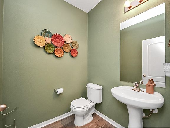 5th image of 415 Hawks View Dr