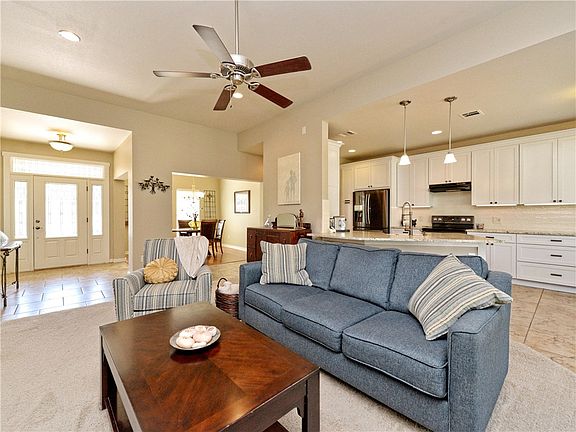 4th image of 22037 Briarcliff Dr