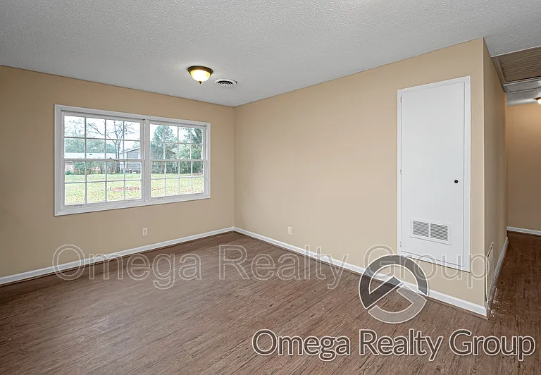 1265 Adell St — Photo 15
