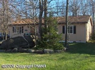 755 Country Place Dr, Tobyhanna, PA