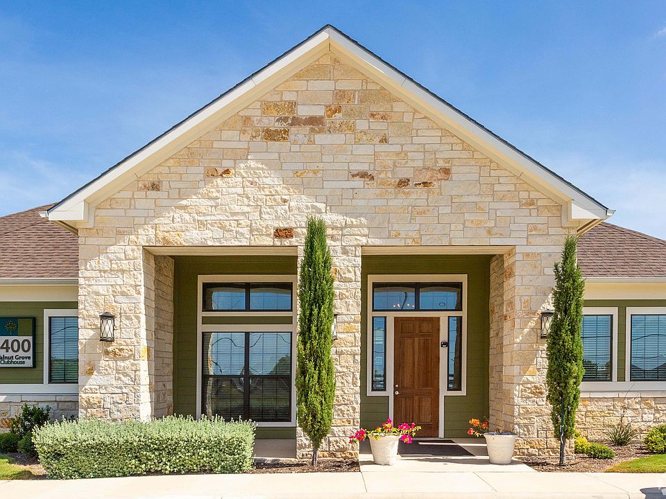 The Walnut Grove leasing office is located in Seguin, TX.