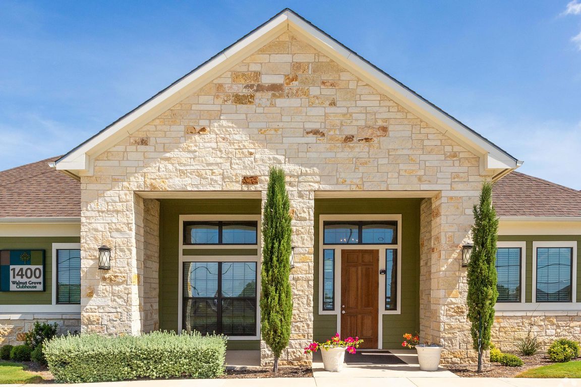 The Walnut Grove leasing office is located in Seguin, TX.