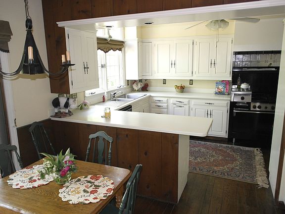 4th image of 825 George Wythe Cmns