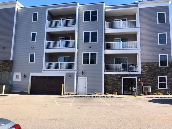 19 Kendall Pond Rd APT 205, Derry, NH 03038