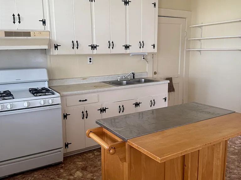 445 Garland St — Photo 6