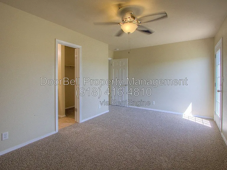 5801 N 34th St — Photo 7