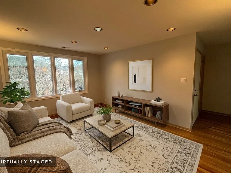 449 W 37th St #2 — Photo 2