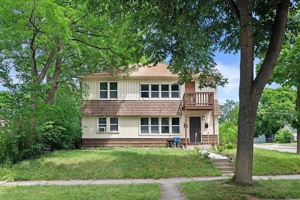 3 bed, 968 sqft, $1,350 — Photo 1