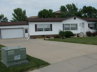 1210 Winchester Ln, Aberdeen City, SD 57401