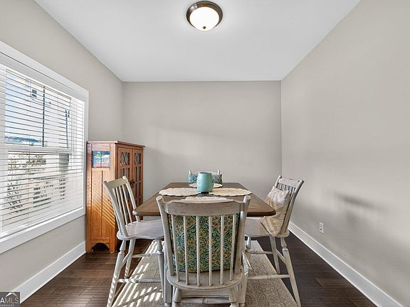 4th image of 52 Morgan Ln