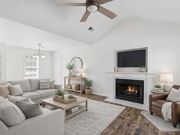 3rd image of 2812 Bennington Drive