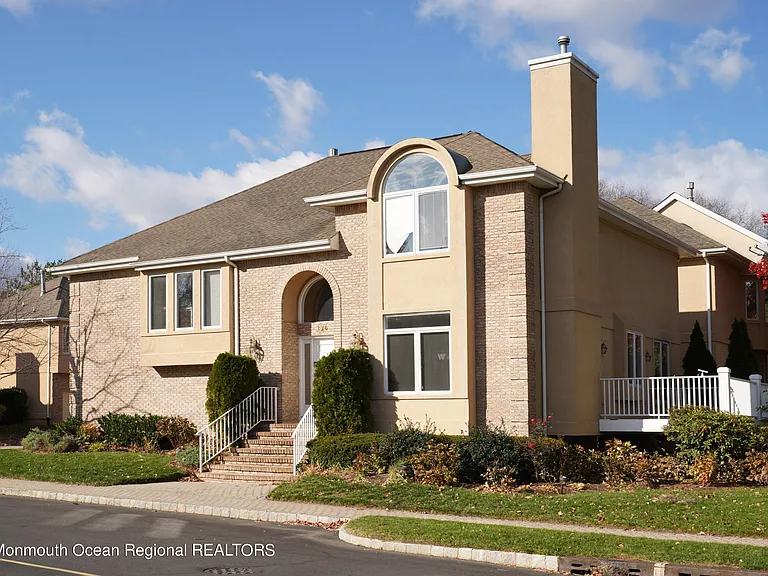 194 Pelican Ct — Photo 2