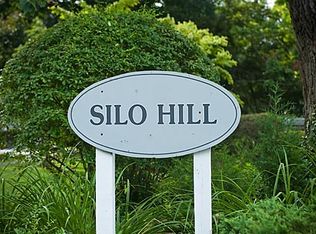 57 Stirrup Ln, Riverside, CT 06878