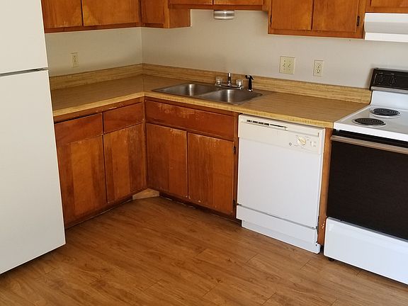 5th image of 1704 Cedarhill Dr APT D