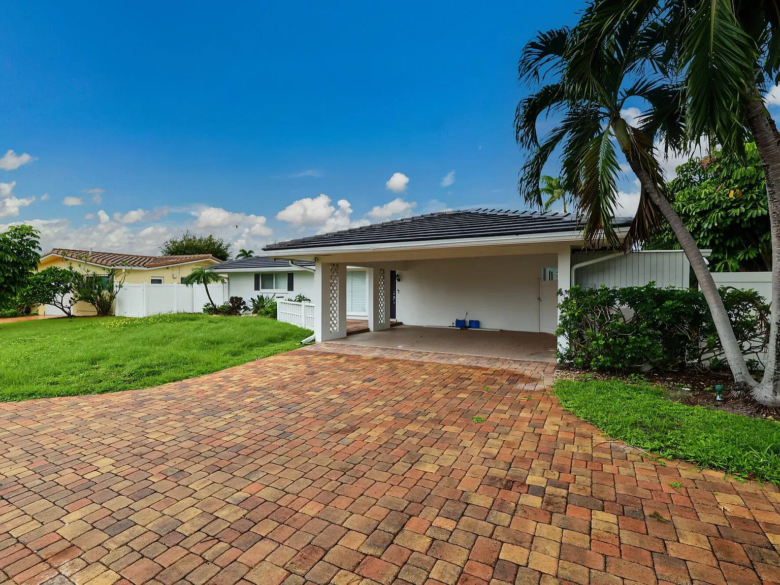 3 bed, 2.0 bath, 2177 sqft, $10,000 — Photo 2