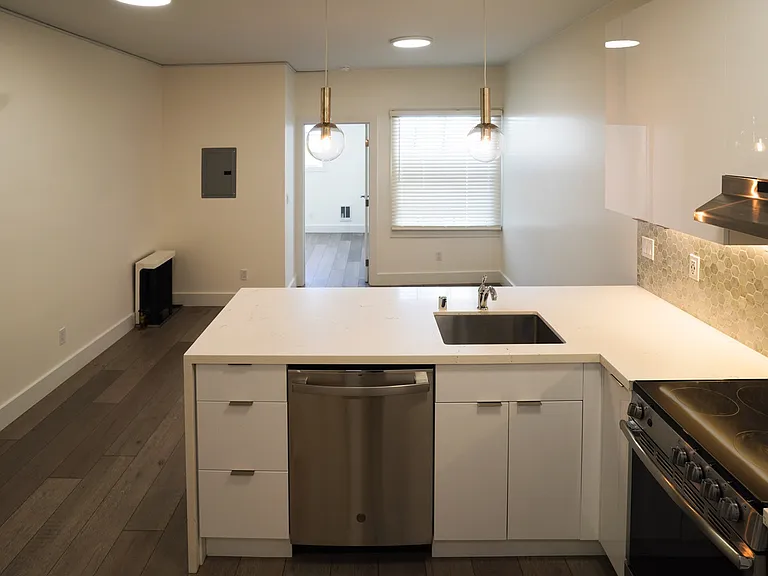 2835 Van Ness Ave #6 — Photo 4