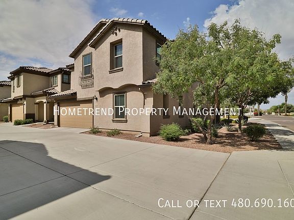 2nd image of 111 E Roadrunner Dr