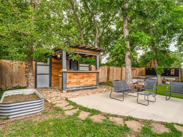 1015 N College St, McKinney, TX 75069