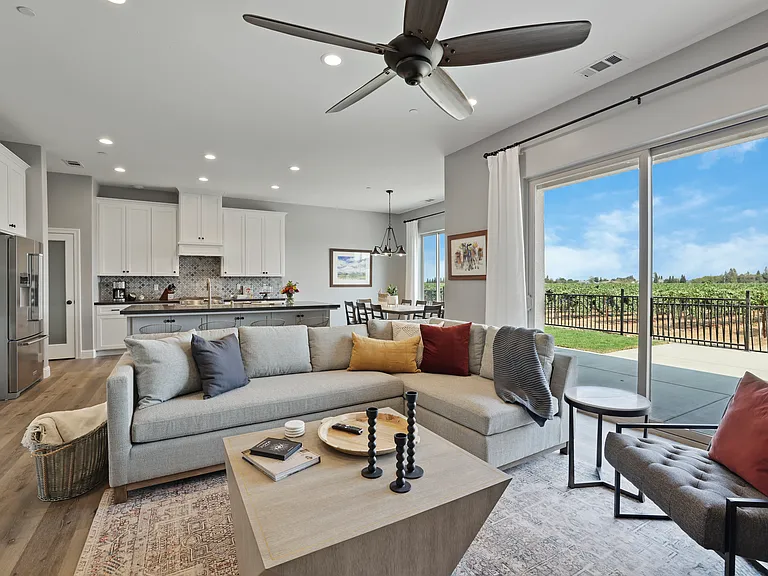 9467 E Jahant Rd — Photo 36
