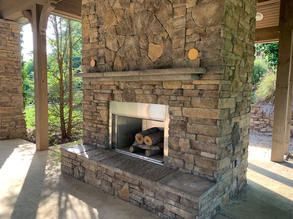207 Shake Hollow Dr, Rabun Gap, GA 30568