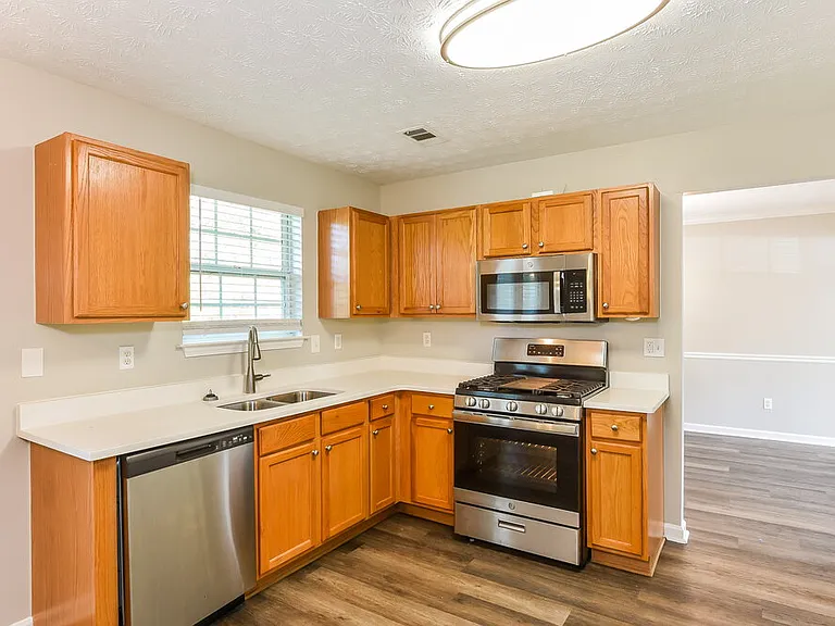 2521 Meadow Pond Trl — Photo 7