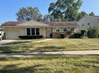 23 Evergreen St, Elk Grove Village, IL 60007