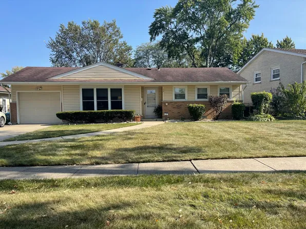 23 Evergreen St, Elk Grove Village, IL 60007