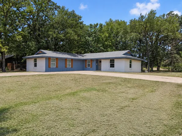 110 Pierce Dr, Mabank, TX 75156