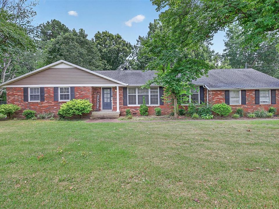 1st image of 307 Austin Dr