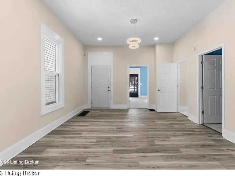 2205 Bolling Ave — Photo 3