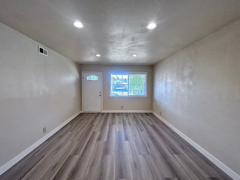 208 Talisman Dr — Photo 3