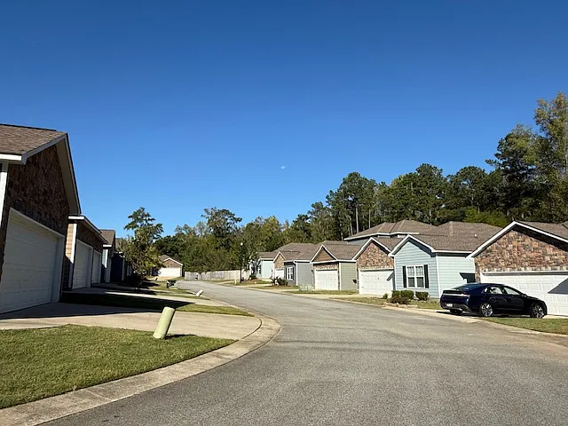 Summit Pointe Apartments — Photo 38