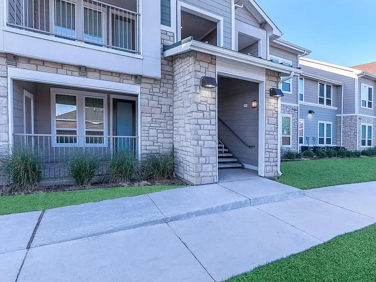 Campus Apartments — Photo 8