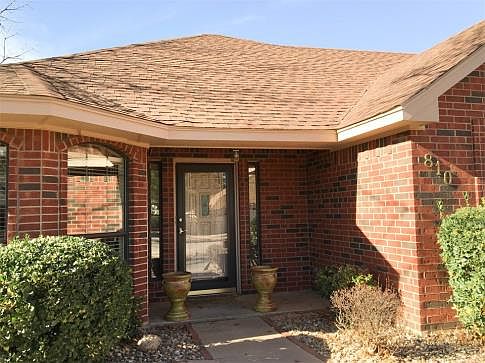 2nd image of 810 Arapaho Dr
