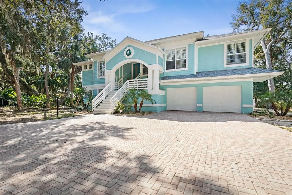 4 bed, 3.0 bath, 3864 sqft, $5,450 — Photo 2