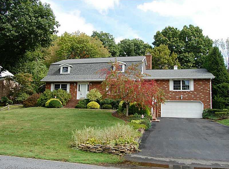 1st image of 104 Oakview Dr
