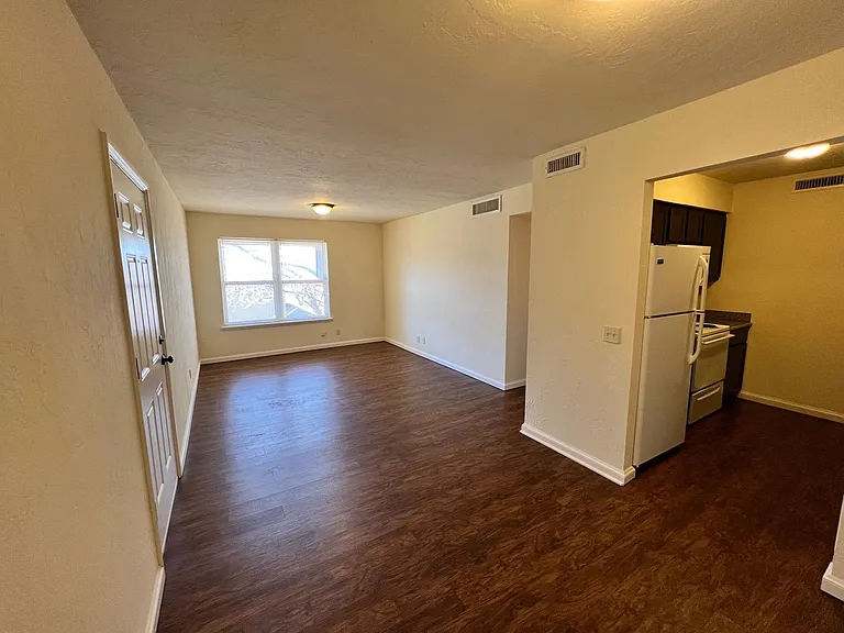 Renaissance Park Apartments — Photo 1