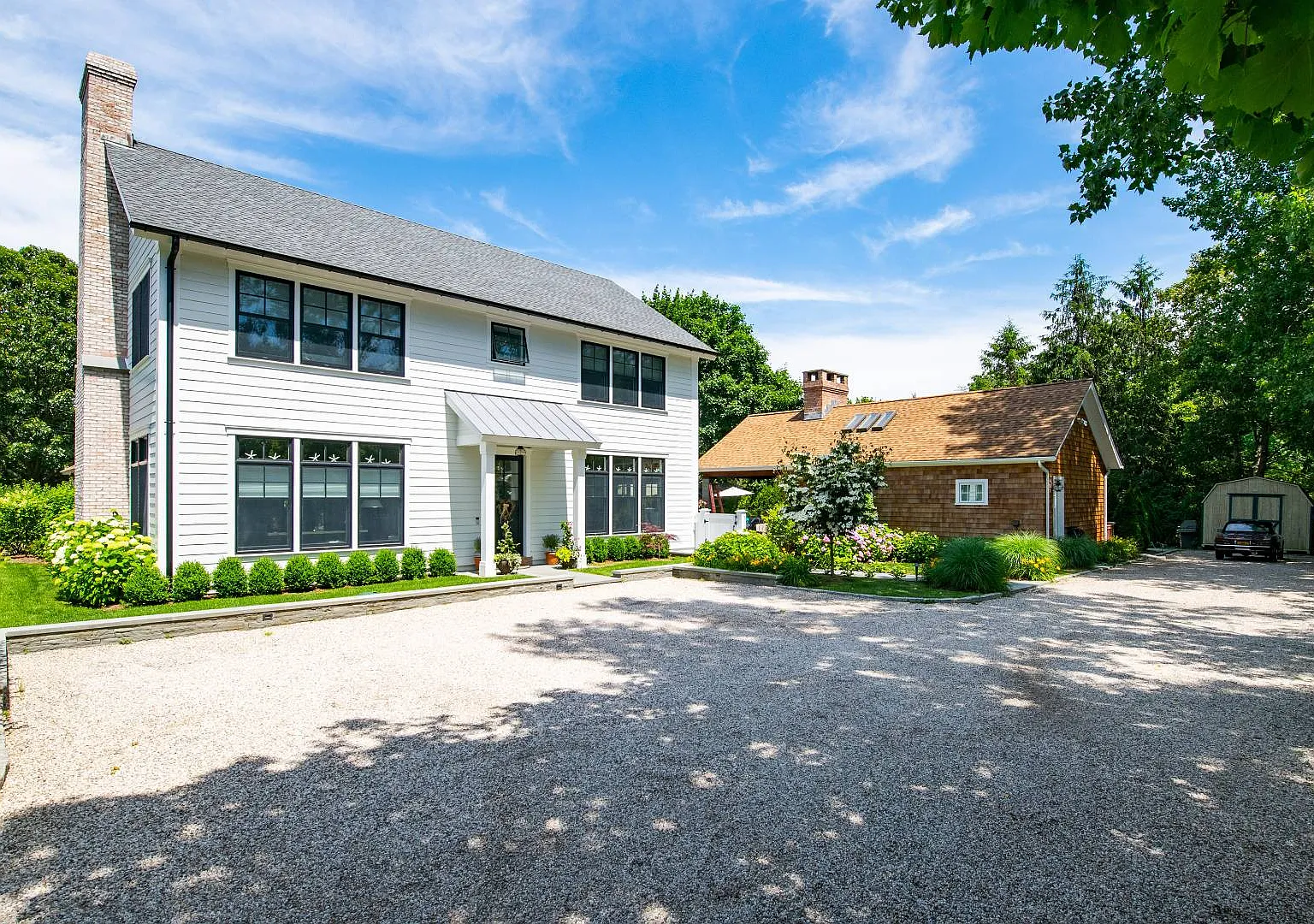 New Compound With A Pool Close To Sag Harbor Village — Photo 1