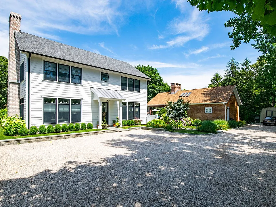 8 Cove Ave E